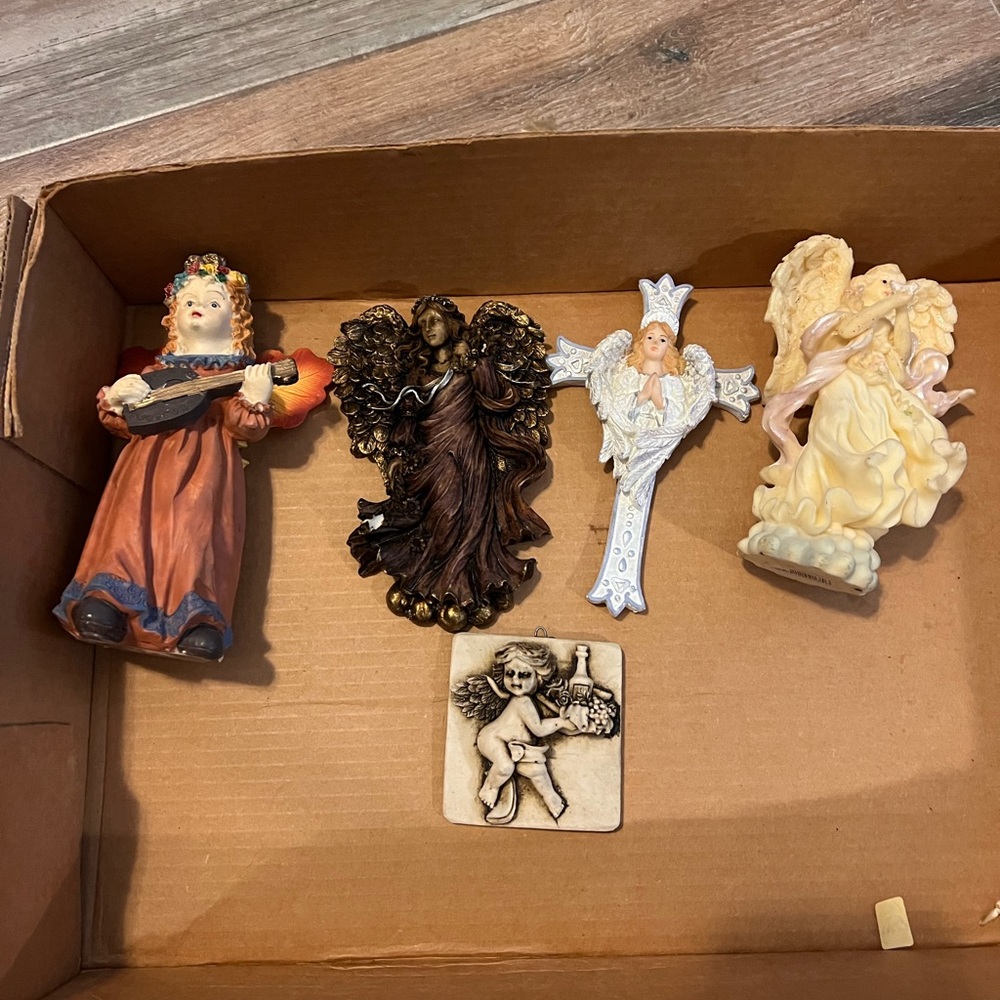 Vintage Set of Angel Figurines in Various Colors - Picture 2 of 3